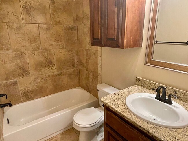 Building Photo - 4 Bed, 2 Bath with Neighborhood Pool and D...