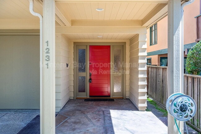 Building Photo - 1231 Funston Ave