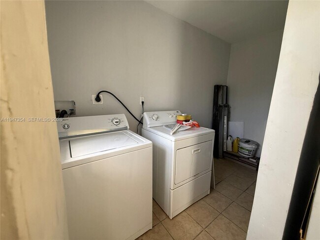 Building Photo - 756 NW 5th St