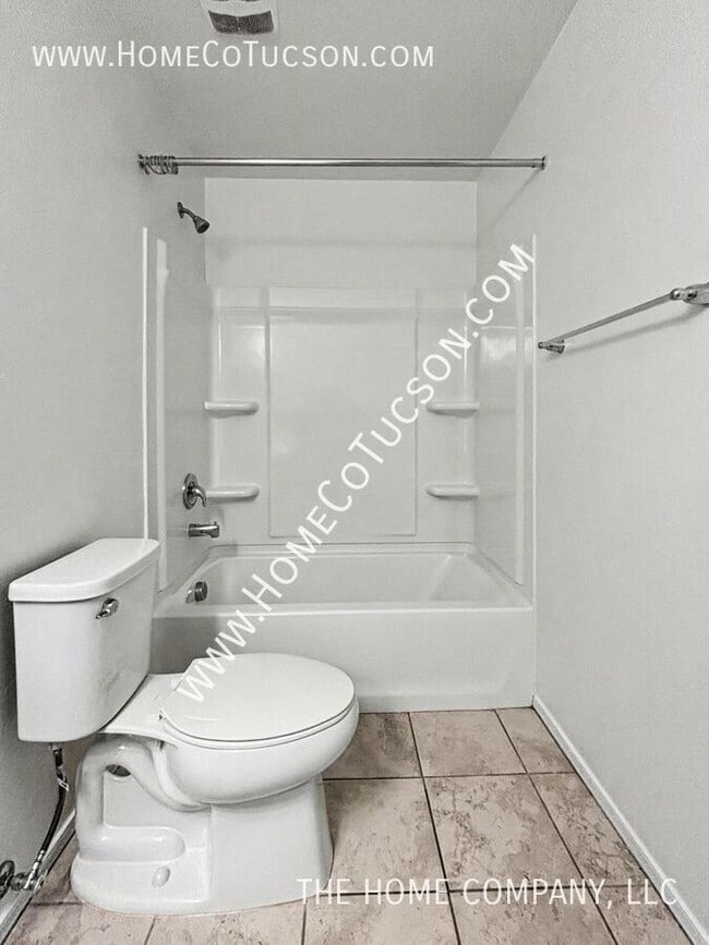 Building Photo - 955 W Calle Ronda