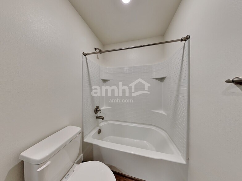 Building Photo - 13938 106th Ave E