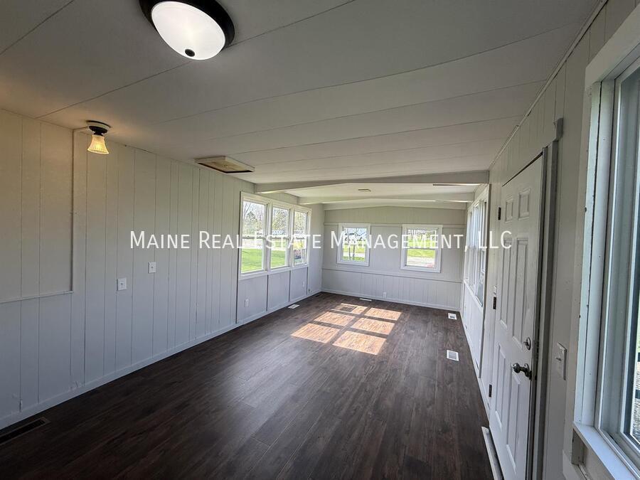 Building Photo - 4 Hall Dr
