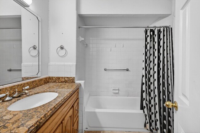 Building Photo - 2424 SE 17th St