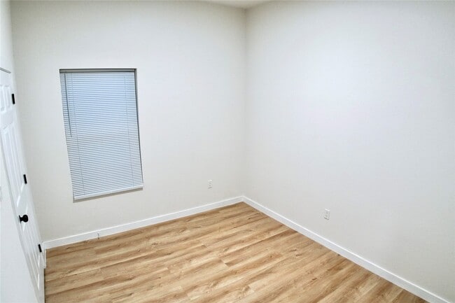 Building Photo - 9705 Garcroft St