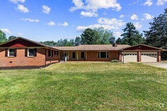 Building Photo - Large 4-Bed Brick Rancher with 2-Car Attac...