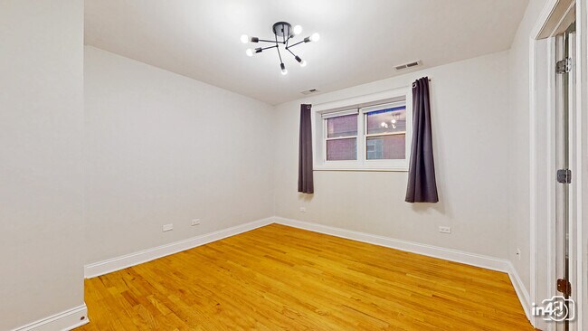 Building Photo - 1504 W Augusta Blvd