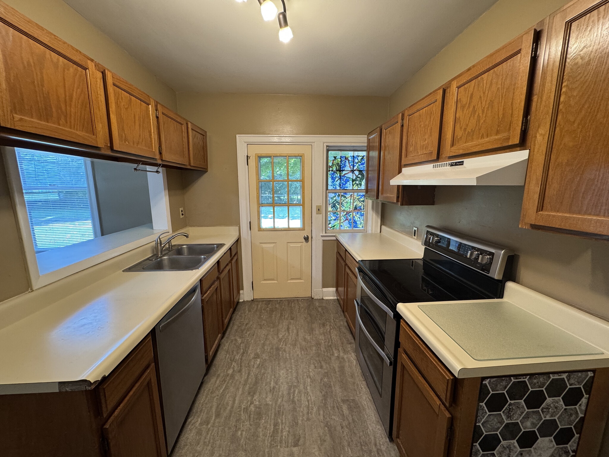 Building Photo - 712 Pacesetter Dr