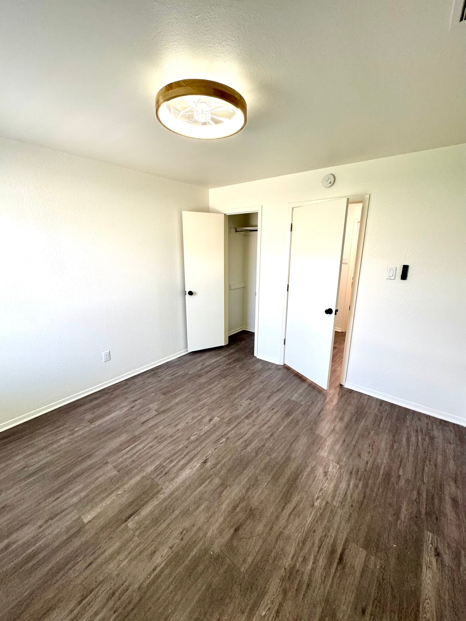 Building Photo - 9842 Camfield Ave