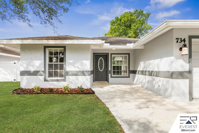 Building Photo - 734 Flora St