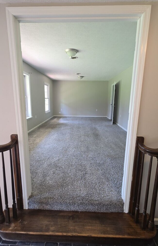 Building Photo - 985 Pineland Ave