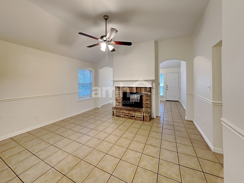 Building Photo - 87 Elmwood Trail