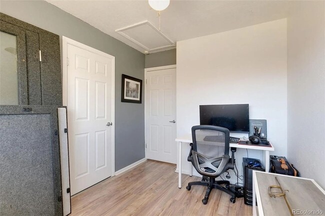 Building Photo - Westminster Townhome