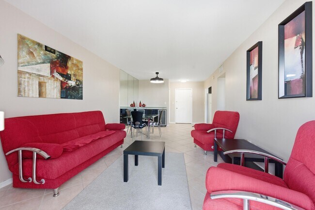 Building Photo - 200 S Birch Rd