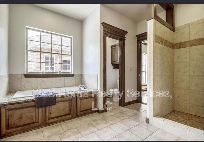 Building Photo - 1216 NW 190th Pl