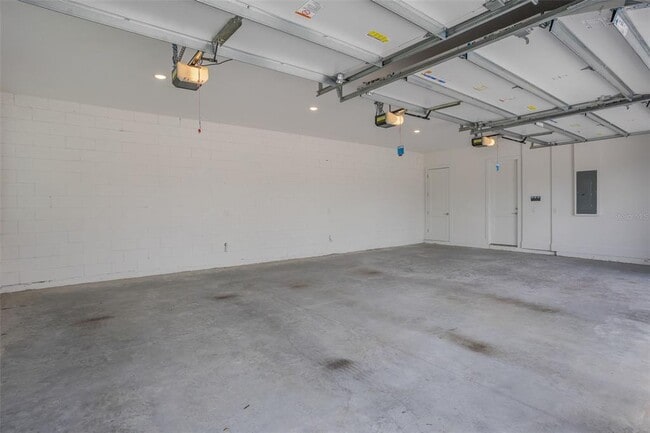 Building Photo - 16110 Pendio Dr