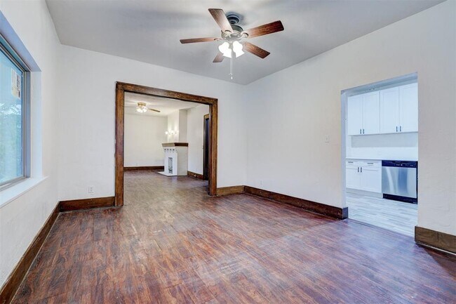 Building Photo - 1328 NE 8th St