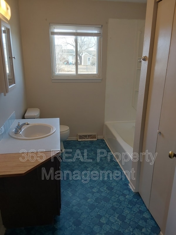 Building Photo - 803 4th St