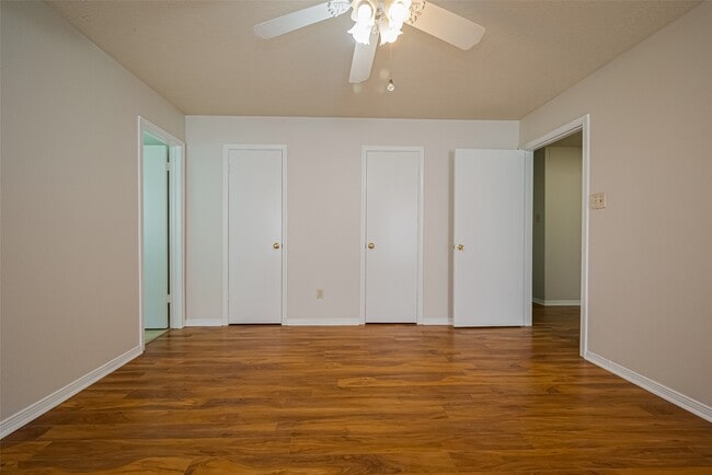 Building Photo - 3007 Cloverdale Dr