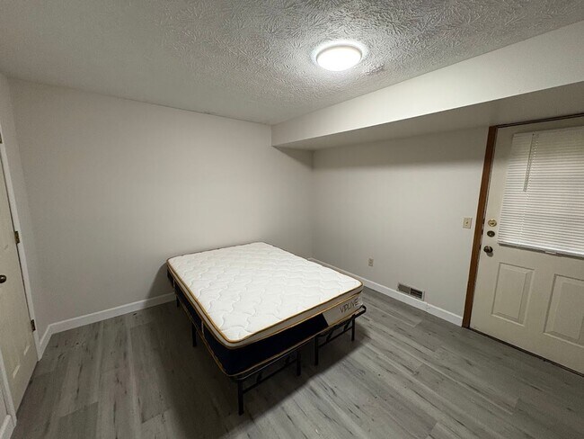 Building Photo - 4646 Castlebar St NW