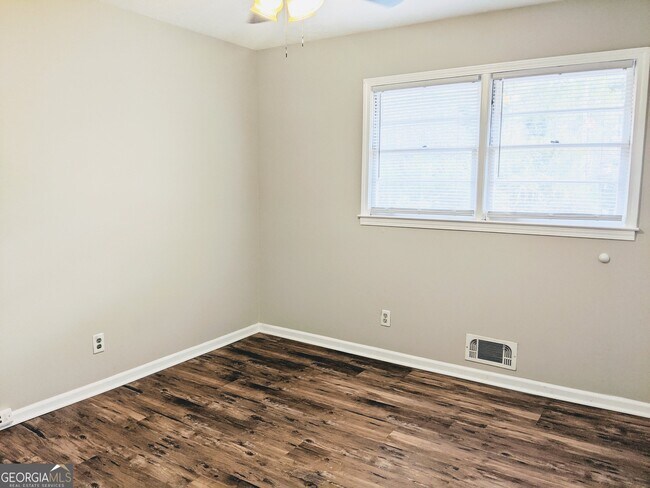 Building Photo - 6096 Shallow Creek Ln
