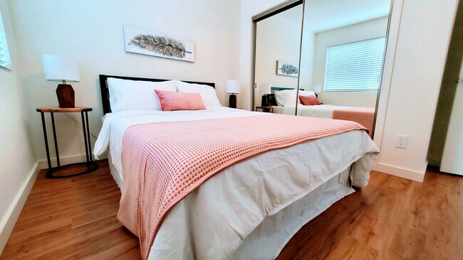 Building Photo - Redwood City: Unfurnished and Remodeled 2 Bed 2 Bath w/ Laundry In Unit, AC Mini-Split, & Parking...