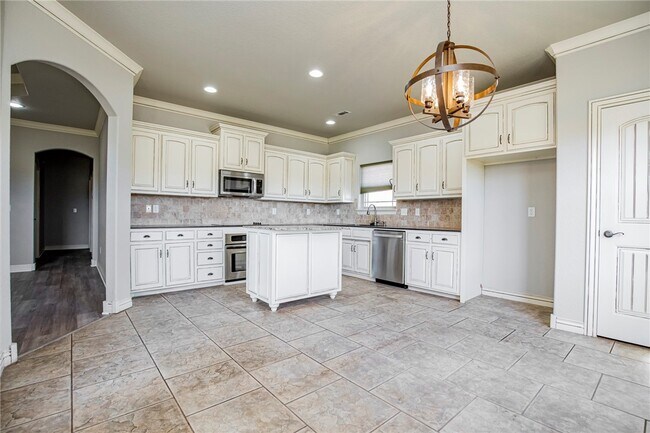 Building Photo - 2715 Vanike Dr