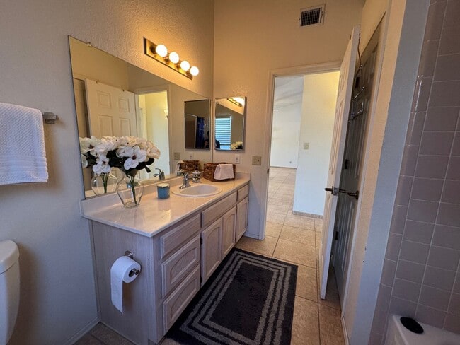 Building Photo - 3BR/2BA/2CG, 1855 sq.ft. rental in Sierra ...