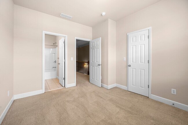 Building Photo - 2042 Cobblestone Cir NE