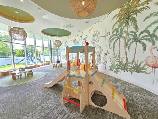 Building Photo - 700 NE 24th St