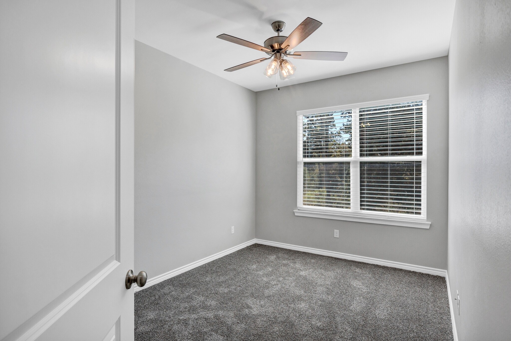 Building Photo - 16111 Pawnee Dr
