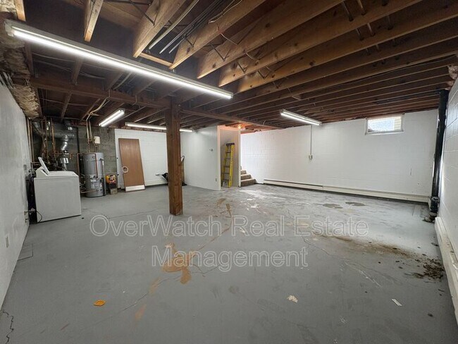 Building Photo - 6007 E 12th Ave