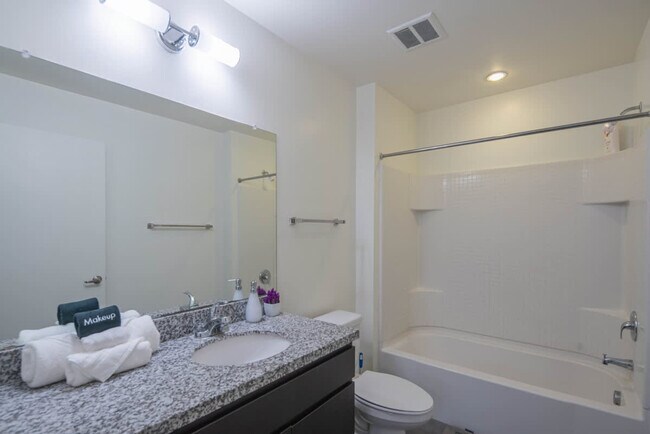 Building Photo - 915 N 4th St