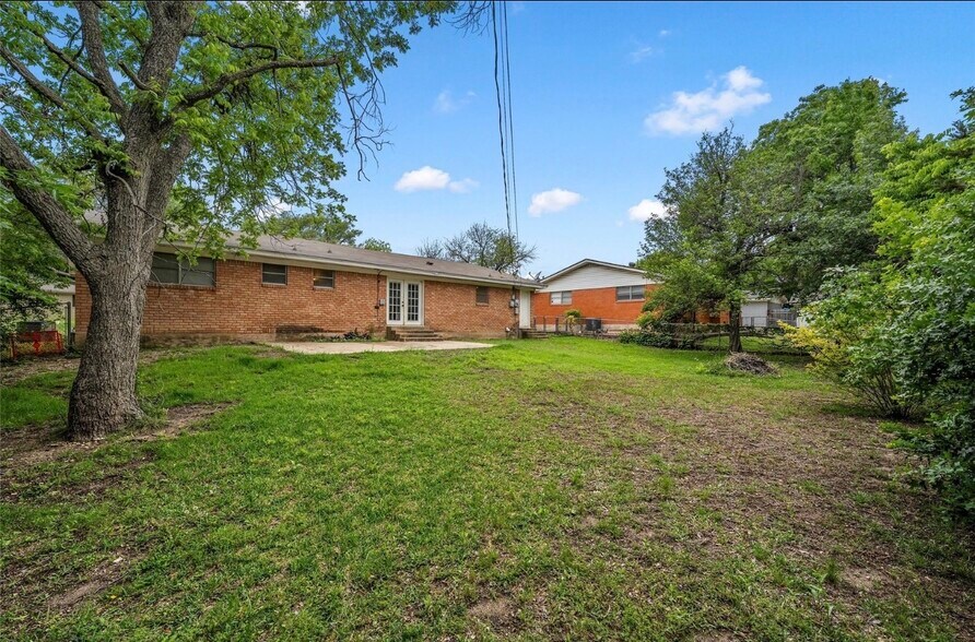 Building Photo - 8718 Panther Dr