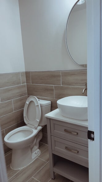 Guest Bathroom - 67 Forrest Pl