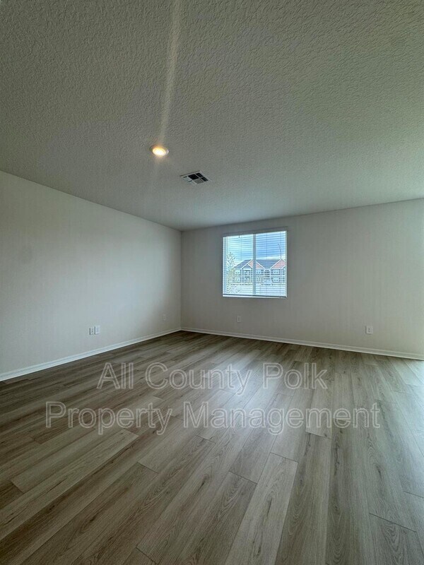 Building Photo - 2061 Rosewood Dr