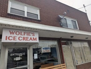 Building Photo - 2305 Country Club Rd