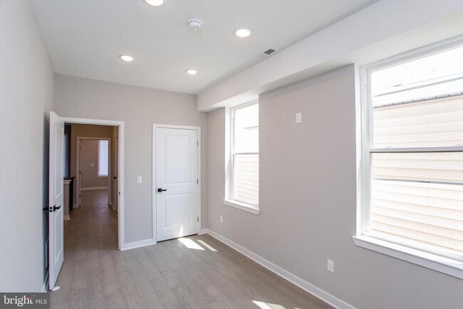 Building Photo - 1214 E Fletcher St