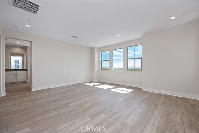 Building Photo - 9355 Astor