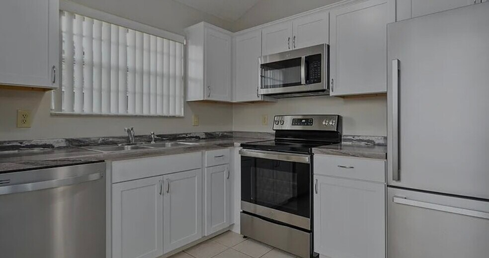 Building Photo - 3610 Westland Dr