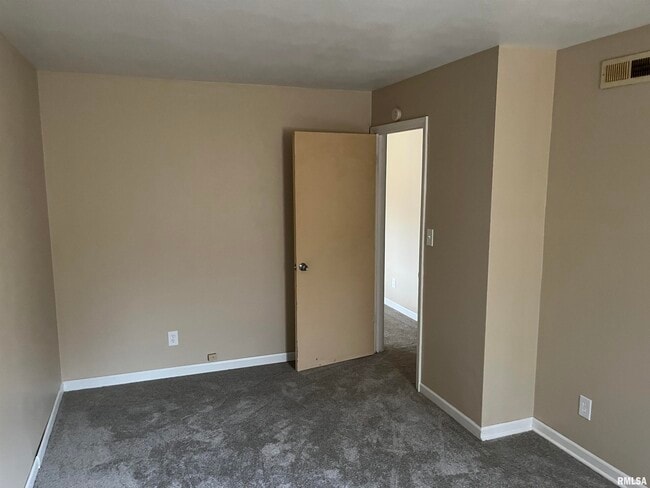 Building Photo - 1304 W Jeth Ct