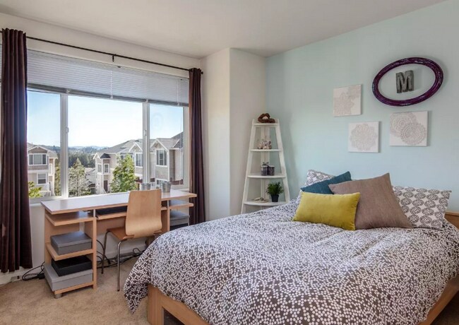 Building Photo - Gorgeous Murrayhill Town Home in a communi...