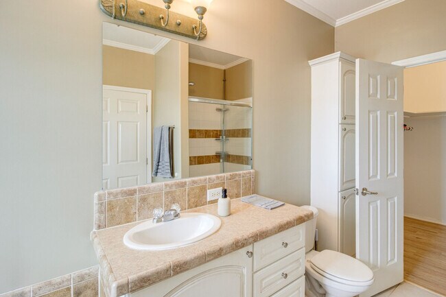 Building Photo - 210 W 2nd Ct