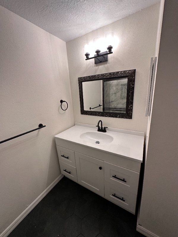 Building Photo - 3100 Thomas Rd