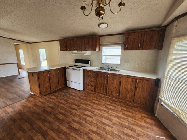 Building Photo - 42 Wilma Ln