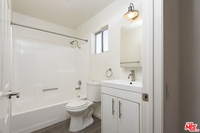 Building Photo - 13801 Oxnard St