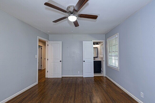 Building Photo - Available Now!| 3BR/2BA Midtown Brick Ranch | Lawn Care, Pest Control & W/D Included | Clubview /...