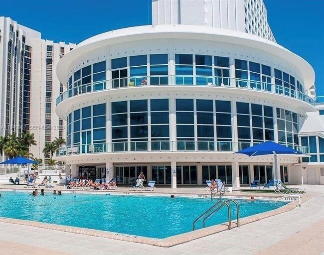 Building Photo - 5445 Collins Ave