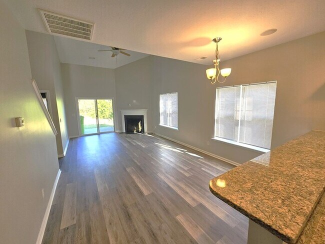 Building Photo - Chapin Home