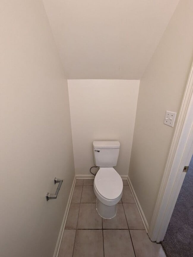Building Photo - 2BD/2.5BA Townhome at Water Oaks in Hickor...