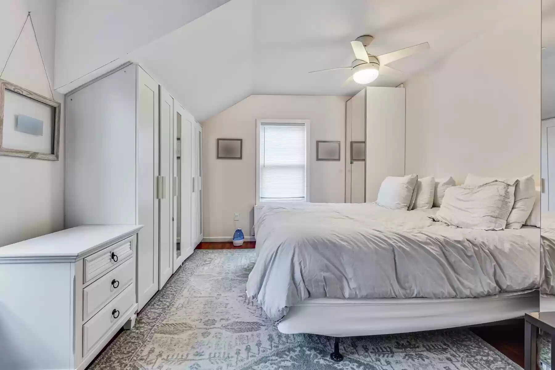 Building Photo - 86 Tulip St